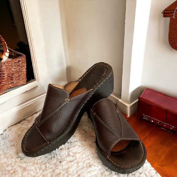 Born Shoes - Born BOC brown Leather hand crafted wedge comfort slides Size 9